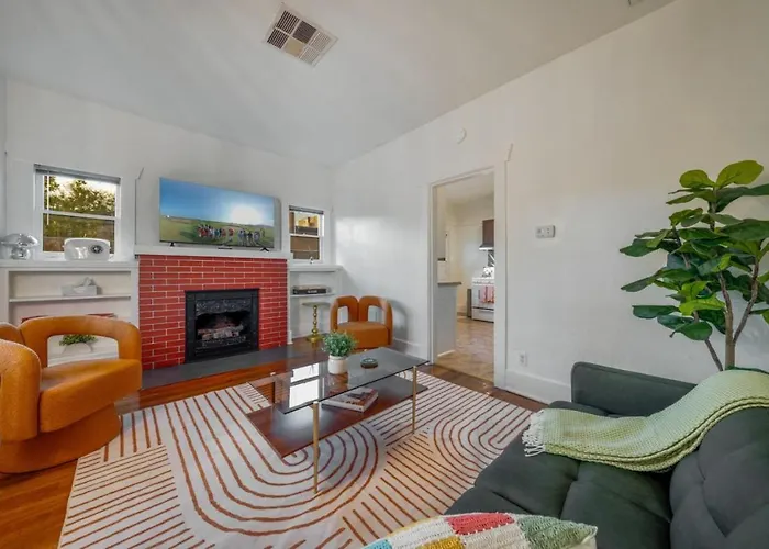 Close To U Of A, Unique, Patio And Porch, 1 Bedroom 1 Ba