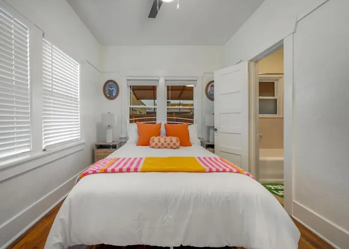 Holiday home Close To U Of A, Unique, Patio And Porch, 1 Bedroom 1 Ba Tucson