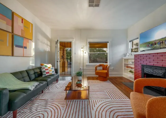 Close To U Of A, Unique, Patio And Porch, 1 Bedroom 1 Ba *