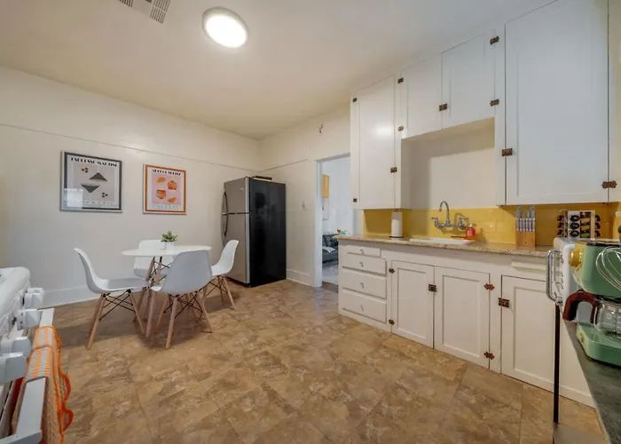 Close To U Of A, Unique, Patio And Porch, 1 Bedroom 1 Ba Holiday home