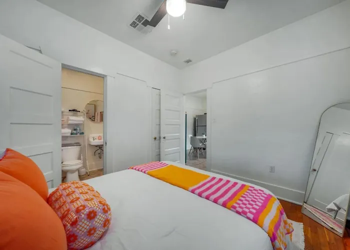 Close To U Of A, Unique, Patio And Porch, 1 Bedroom 1 Ba Holiday home