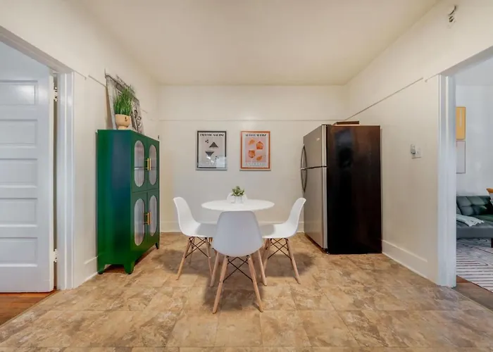 Holiday home Close To U Of A, Unique, Patio And Porch, 1 Bedroom 1 Ba