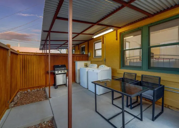 Close To U Of A, Unique, Patio And Porch, 1 Bedroom 1 Ba Holiday home *